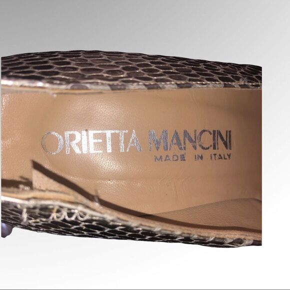 Orietta Mancini Vero Cuoio Gold Pumps , Size 38/7 - Picture 6 of 7